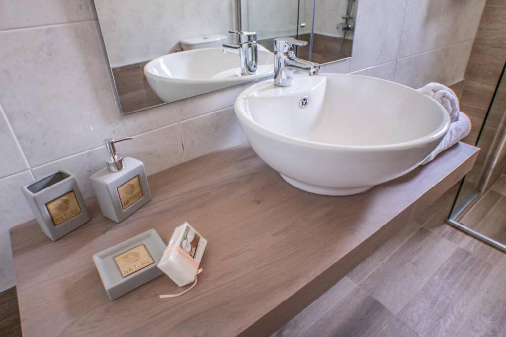 Villa Ventus, 40Sqm Private Pool & Hot Tub! Roussospítion Eksteriør bilde