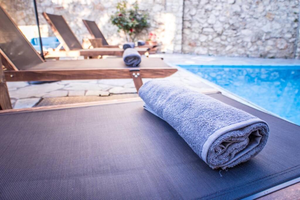 Villa Ventus, 40Sqm Private Pool & Hot Tub! Roussospítion Eksteriør bilde